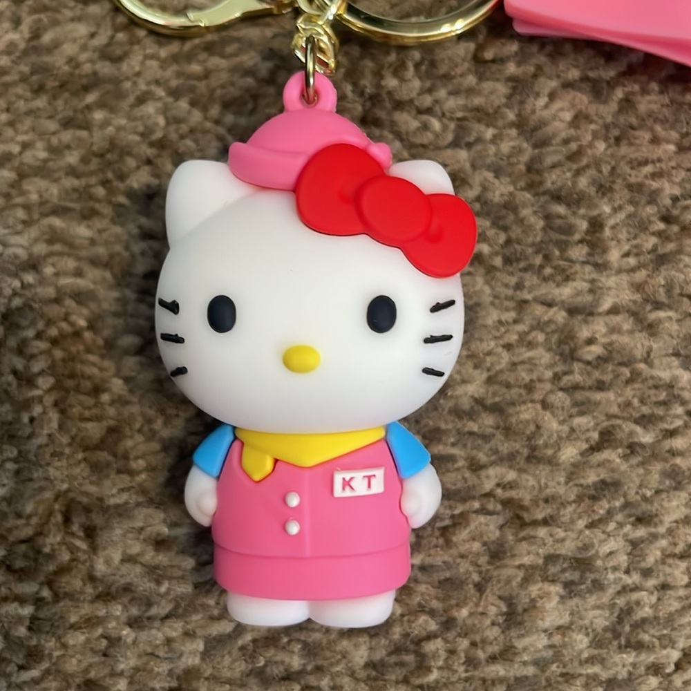 🆕 Hello Kitty Keychain - Picture 2 of 4
